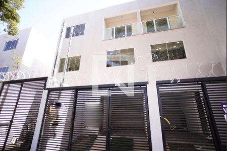 Casa à venda com 83m², 2 quartos e 1 vaga Casa à venda com 83m², 2 quartos e 1 vagaFachada