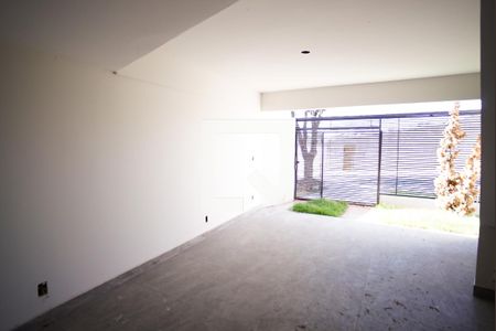 Casa à venda com 96m², 2 quartos e 2 vagasGaragem