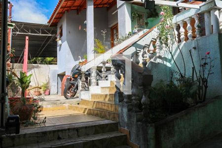 Casa à venda com 240m², 2 quartos e 5 vagasFachada