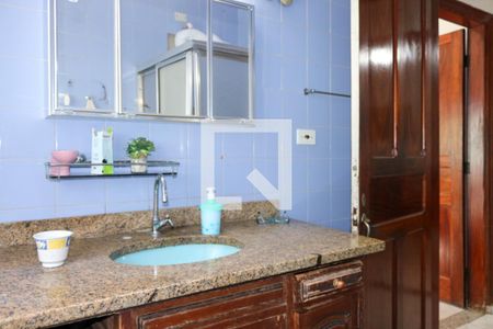 Casa à venda com 240m², 2 quartos e 5 vagasBanheiro Social