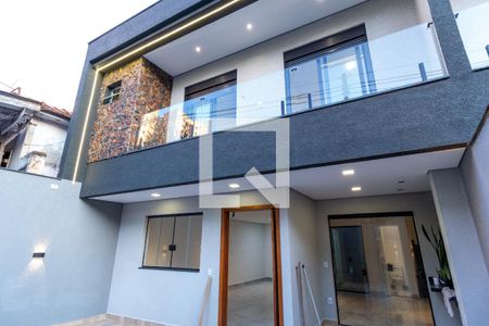 Casa à venda com 120m², 3 quartos e 2 vagasFachada