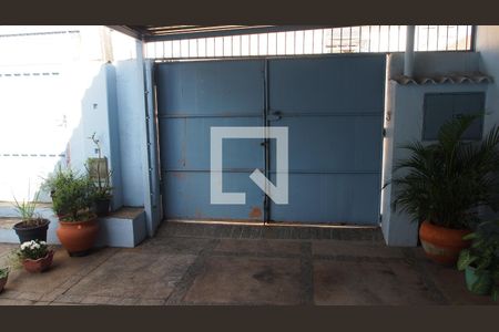 Casa à venda com 193m², 5 quartos e 2 vagasQuintal