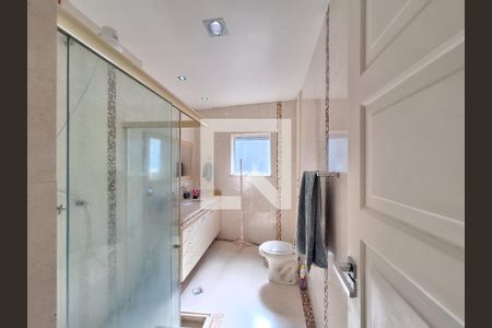 Casa à venda com 300m², 3 quartos e 1 vaga Casa à venda com 300m², 3 quartos e 1 vagaBanheiro da suíte