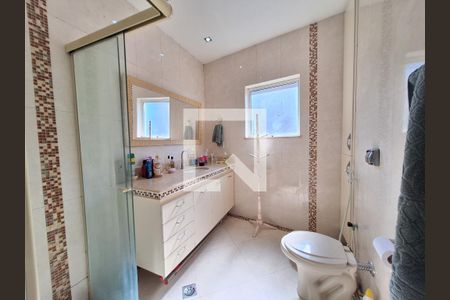 Casa à venda com 300m², 3 quartos e 1 vaga Casa à venda com 300m², 3 quartos e 1 vagaBanheiro da suíte