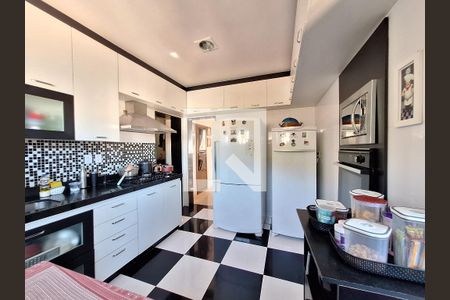 Casa à venda com 300m², 3 quartos e 1 vaga Casa à venda com 300m², 3 quartos e 1 vagaCozinha