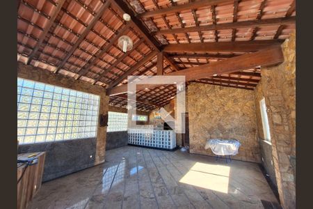 Casa à venda com 300m², 3 quartos e 1 vaga Casa à venda com 300m², 3 quartos e 1 vagaTerraço