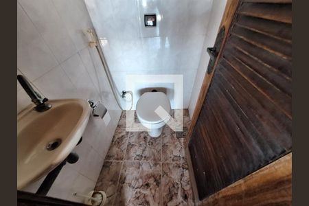 Casa à venda com 300m², 3 quartos e 1 vaga Casa à venda com 300m², 3 quartos e 1 vagaBanheiro do terraço