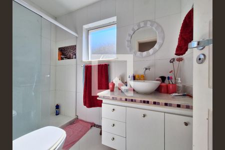 Casa à venda com 300m², 3 quartos e 1 vaga Casa à venda com 300m², 3 quartos e 1 vagaBanheiro 3