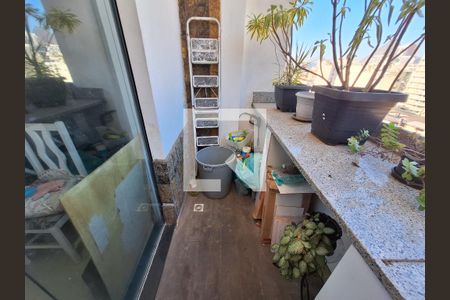 Casa à venda com 300m², 3 quartos e 1 vaga Casa à venda com 300m², 3 quartos e 1 vagaVaranda 2