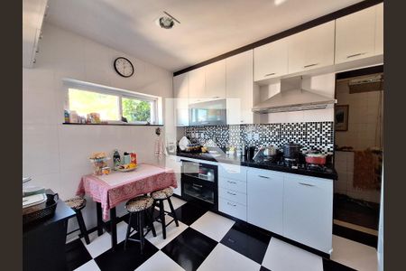 Casa à venda com 300m², 3 quartos e 1 vaga Casa à venda com 300m², 3 quartos e 1 vagaCozinha