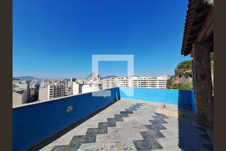 Casa à venda com 300m², 3 quartos e 1 vaga Casa à venda com 300m², 3 quartos e 1 vagaTerraço