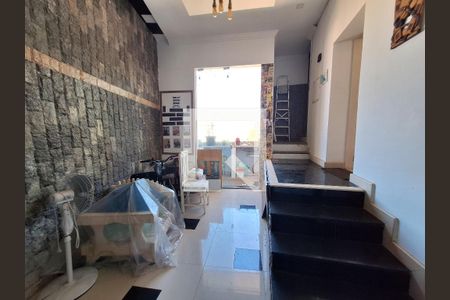 Casa à venda com 300m², 3 quartos e 1 vaga Casa à venda com 300m², 3 quartos e 1 vagaGaragem