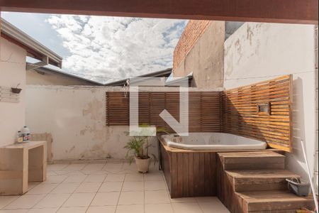 Casa à venda com 144m², 2 quartos e 2 vagas Casa à venda com 144m², 2 quartos e 2 vagasOfurô