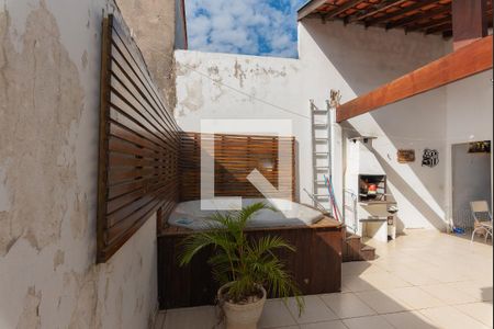 Casa à venda com 144m², 2 quartos e 2 vagas Casa à venda com 144m², 2 quartos e 2 vagasOfurô