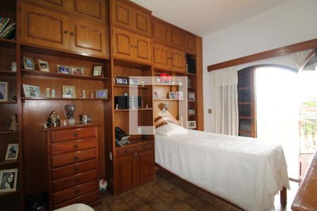 Casa de condomínio à venda com 480m², 4 quartos e 3 vagasQuarto 1