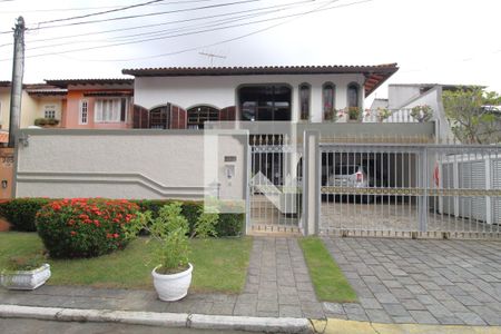 Casa de condomínio à venda com 480m², 4 quartos e 3 vagasFachada da casa