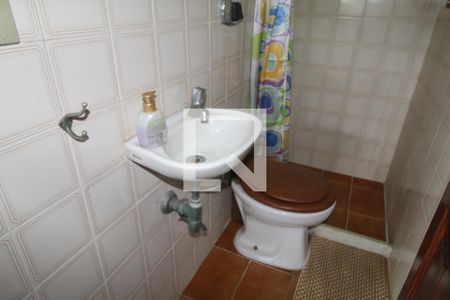 Casa de condomínio à venda com 480m², 4 quartos e 3 vagasBanheiro da churrasqueira