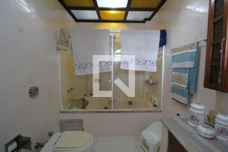 Casa de condomínio à venda com 480m², 4 quartos e 3 vagasBanheiro da suíte 1