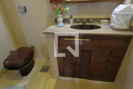 Casa de condomínio à venda com 480m², 4 quartos e 3 vagasBanheiro da suíte 2