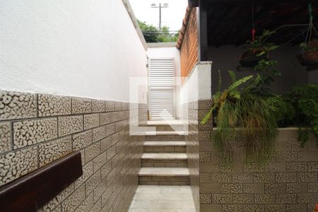 Casa de condomínio à venda com 480m², 4 quartos e 3 vagasÁrea de serviço - Acesso a entrada da casa