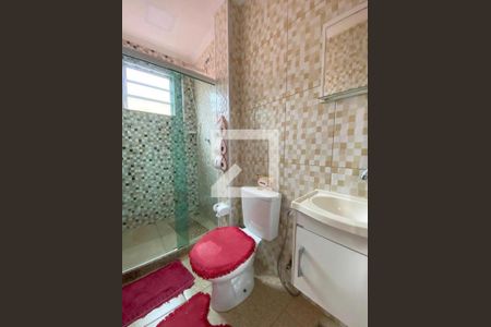 Casa à venda com 110m², 3 quartos e 1 vaga Casa à venda com 110m², 3 quartos e 1 vagaBanheiro social