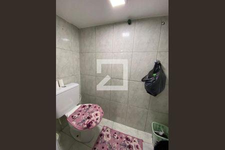 Casa à venda com 110m², 3 quartos e 1 vaga Casa à venda com 110m², 3 quartos e 1 vagaBanheiro da Área de serviço