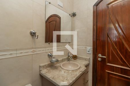 Casa à venda com 225m², 3 quartos e 2 vagas Casa à venda com 225m², 3 quartos e 2 vagasBanheiro