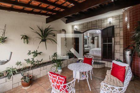 Casa à venda com 225m², 3 quartos e 2 vagas Casa à venda com 225m², 3 quartos e 2 vagasVaranda