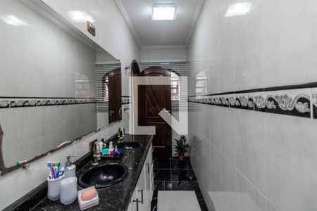 Casa à venda com 225m², 3 quartos e 2 vagas Casa à venda com 225m², 3 quartos e 2 vagasBanheiro