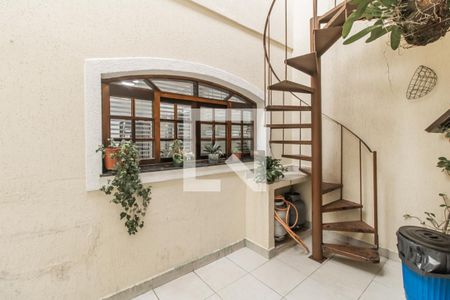 Casa à venda com 225m², 3 quartos e 2 vagas Casa à venda com 225m², 3 quartos e 2 vagasÁrea de Serviço