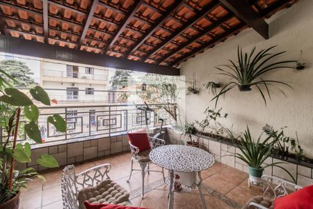 Casa à venda com 225m², 3 quartos e 2 vagas Casa à venda com 225m², 3 quartos e 2 vagasVaranda