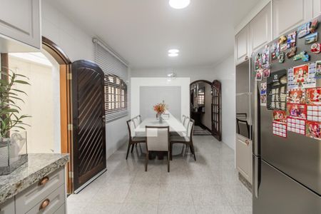Casa à venda com 225m², 3 quartos e 2 vagas Casa à venda com 225m², 3 quartos e 2 vagasCozinha