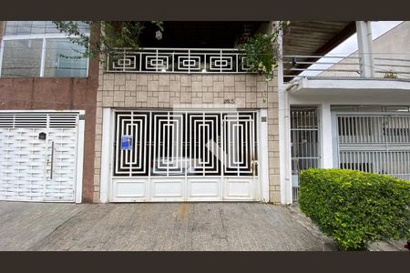 Casa à venda com 225m², 3 quartos e 2 vagas Casa à venda com 225m², 3 quartos e 2 vagasFachada