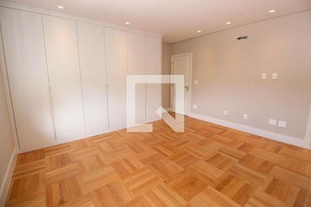 Casa à venda com 420m², 4 quartos e 4 vagasSuíte 2