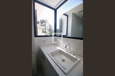 Casa à venda com 420m², 4 quartos e 4 vagasBanheiro da Suíte 1