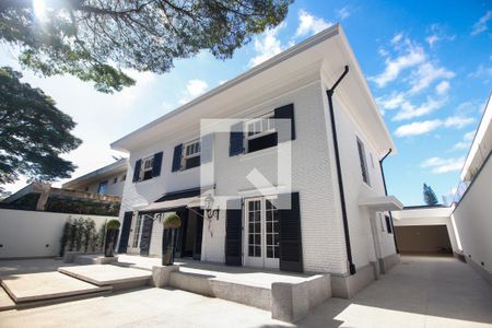 Casa à venda com 420m², 4 quartos e 4 vagasFachada