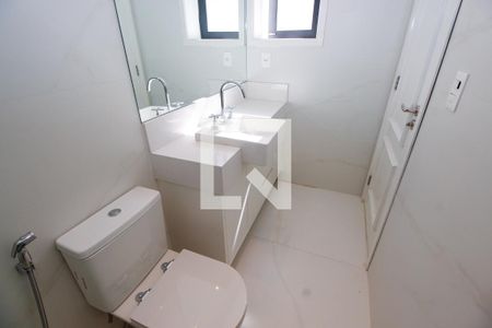Casa à venda com 420m², 4 quartos e 4 vagasBanheiro da Suíte 2