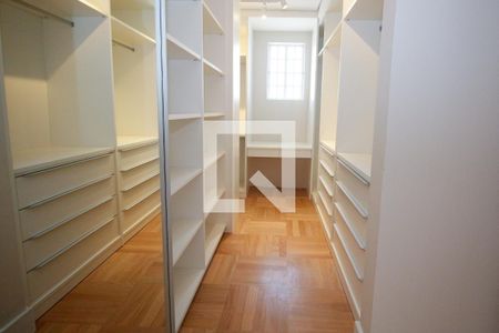 Casa à venda com 420m², 4 quartos e 4 vagasCloset da suíte 1