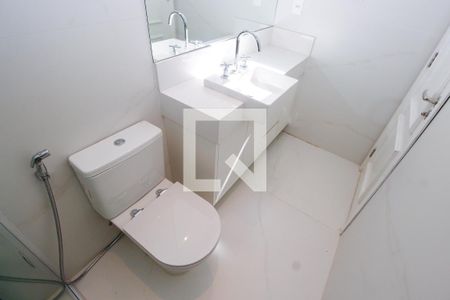 Casa à venda com 420m², 4 quartos e 4 vagasBanheiro da Suíte 2