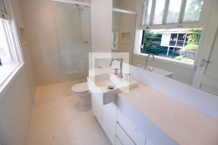 Casa à venda com 420m², 4 quartos e 4 vagasBanheiro da Suíte 4