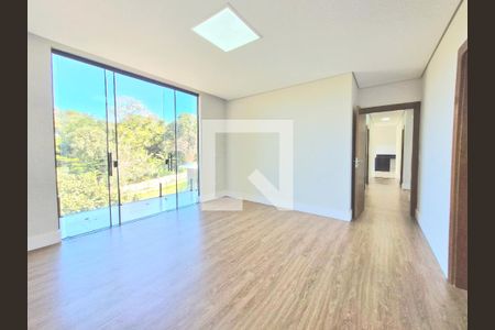 Casa à venda com 230m², 4 quartos e 4 vagasSuíte