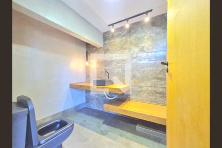 Casa à venda com 230m², 4 quartos e 4 vagasBanheiro social