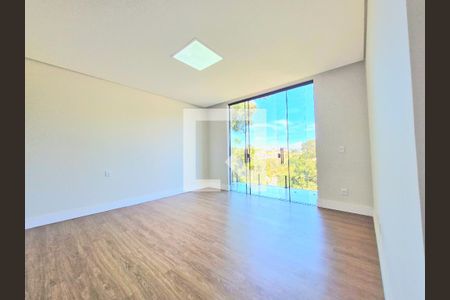 Casa à venda com 230m², 4 quartos e 4 vagasSuíte