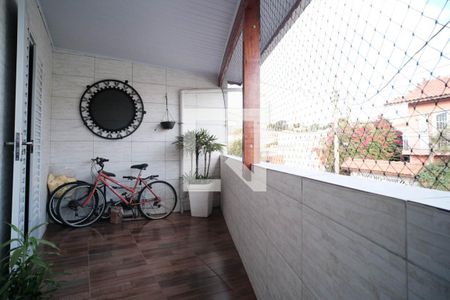 Casa à venda com 170m², 4 quartos e 2 vagas Casa à venda com 170m², 4 quartos e 2 vagasVaranda