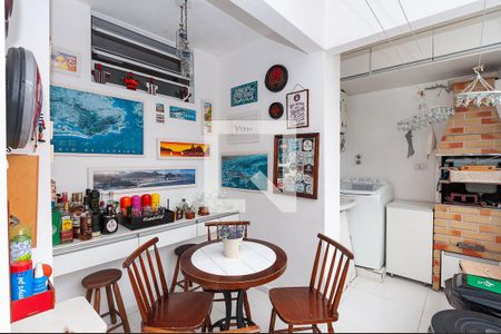 Apartamento à venda com 120m², 3 quartos e 1 vaga Apartamento à venda com 120m², 3 quartos e 1 vagaBar