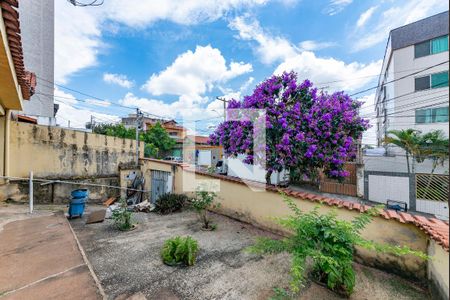 Casa à venda com 360m², 3 quartos e 4 vagas Casa à venda com 360m², 3 quartos e 4 vagasQuintal