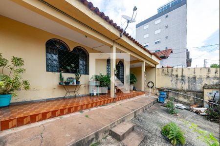 Casa à venda com 360m², 3 quartos e 4 vagas Casa à venda com 360m², 3 quartos e 4 vagasQuintal
