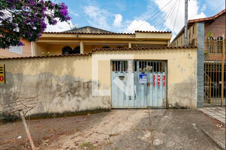 Casa à venda com 360m², 3 quartos e 4 vagas Casa à venda com 360m², 3 quartos e 4 vagasFachada e placa