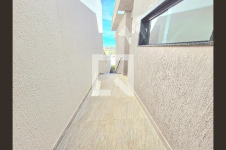 Casa à venda com 119m², 3 quartos e 3 vagasCorredor lateral