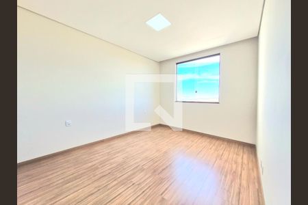 Casa à venda com 119m², 3 quartos e 3 vagasSuíte